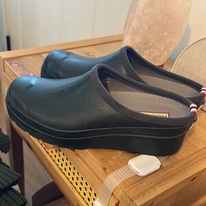 Hunter Women's Dark Green Mules